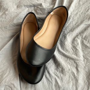 Black ballet flats